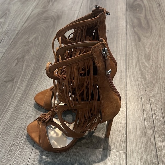 Guess Fringe Heels in Brown size 6M - Picture 2 of 7